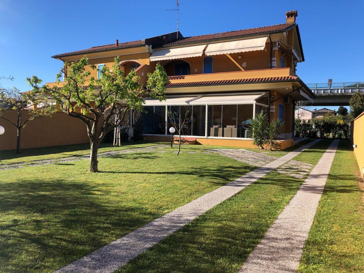 Casa Vacanze Sunflower Καρράρα Εξωτερικό φωτογραφία